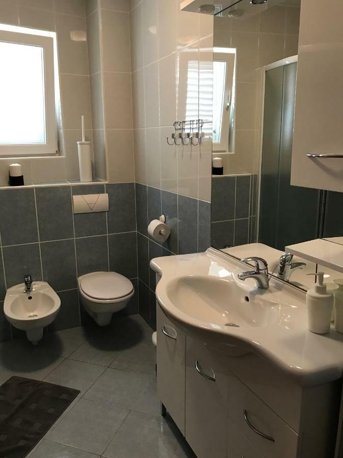 Apartments Gazebo Трогир Екстериор снимка
