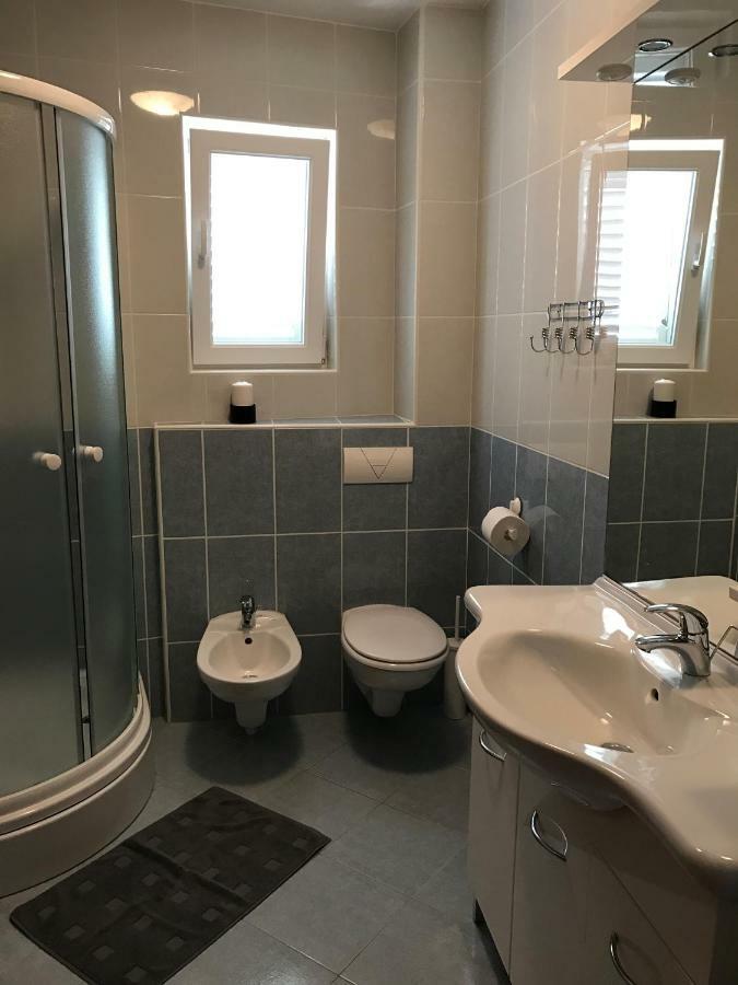 Apartments Gazebo Трогир Екстериор снимка